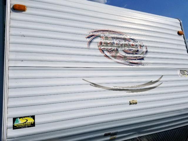 1TC2B197283100723 - 2008 COACH TRAILER WHITE photo 9