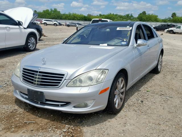 WDDNG71X97A010431 - 2007 MERCEDES-BENZ S 550 SILVER photo 2