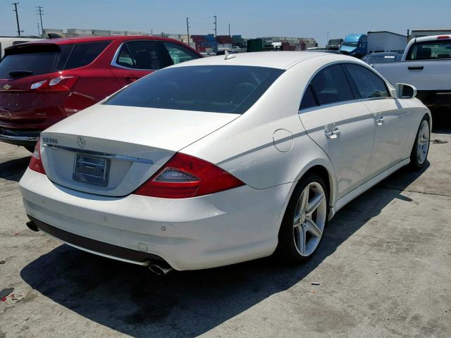 WDDDJ7CB7BA171447 - 2011 MERCEDES-BENZ CLS 550 WHITE photo 4