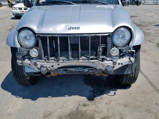 1J8GL58K86W115064 - 2006 JEEP LIBERTY LI SILVER photo 9