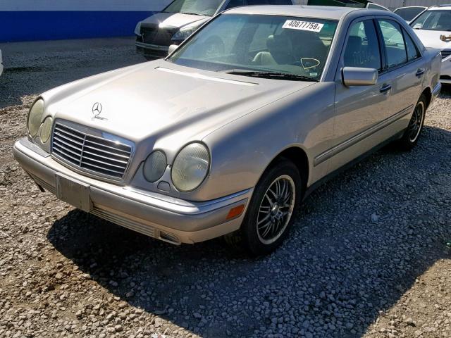 WDBJF55FXVJ033942 - 1997 MERCEDES-BENZ E 320 TAN photo 2