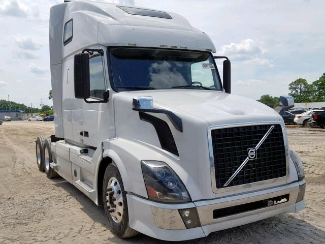 4V4NC9TG5AN275530 - 2010 VOLVO VN VNL WHITE photo 1