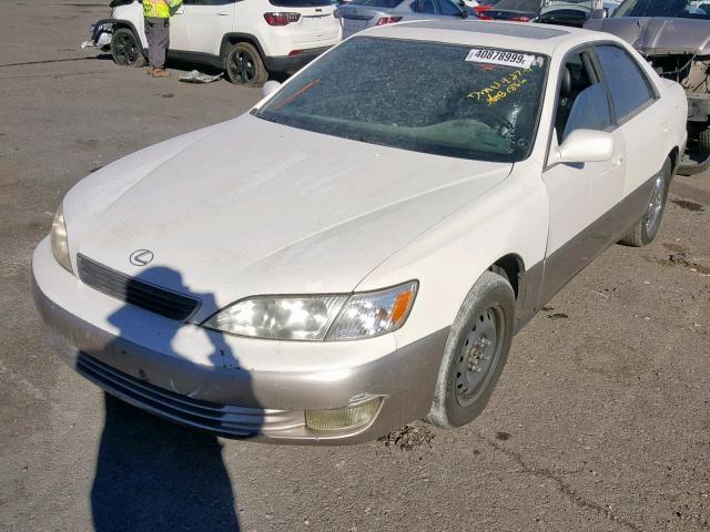 JT8BF22G9V0058112 - 1997 LEXUS ES 300 WHITE photo 2