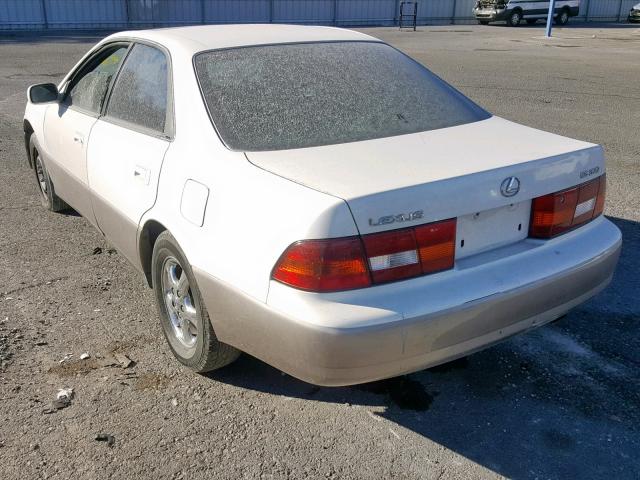 JT8BF22G9V0058112 - 1997 LEXUS ES 300 WHITE photo 3