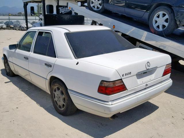 WDBEA32E1RC137018 - 1994 MERCEDES-BENZ E 320 WHITE photo 3