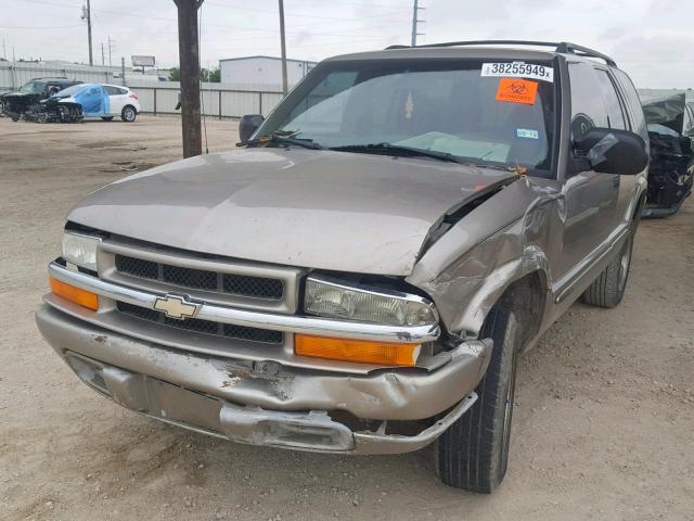 1GNCS13W82K108538 - 2002 CHEVROLET BLAZER GOLD photo 2