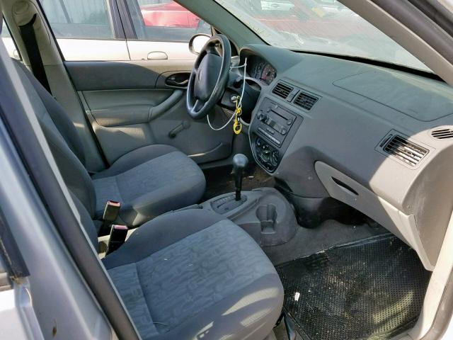 1FAFP34N85W206657 - 2005 FORD FOCUS ZX4 SILVER photo 5