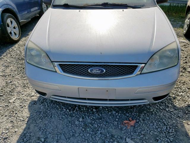 1FAFP34N85W206657 - 2005 FORD FOCUS ZX4 SILVER photo 7