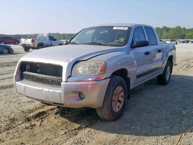 1Z7HT28K16S540583 - 2006 MITSUBISHI RAIDER LS SILVER photo 2