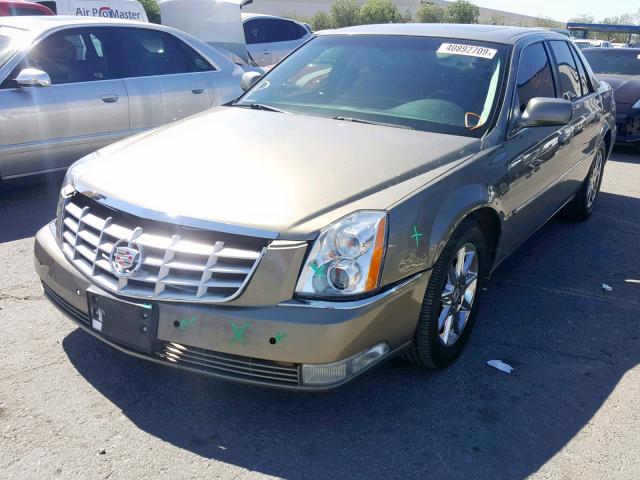 1G6KD5EY9AU132065 - 2010 CADILLAC DTS LUXURY GOLD photo 2