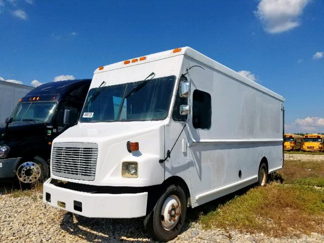 4UZAAPCP24CM99435 - 2004 FREIGHTLINER CHASSIS M WHITE photo 2