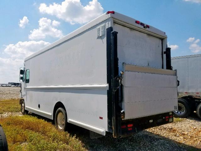 4UZAAPCP24CM99435 - 2004 FREIGHTLINER CHASSIS M WHITE photo 3