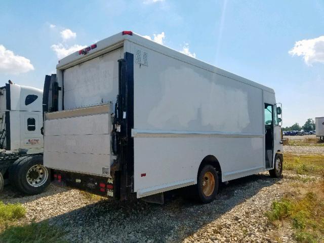 4UZAAPCP24CM99435 - 2004 FREIGHTLINER CHASSIS M WHITE photo 4