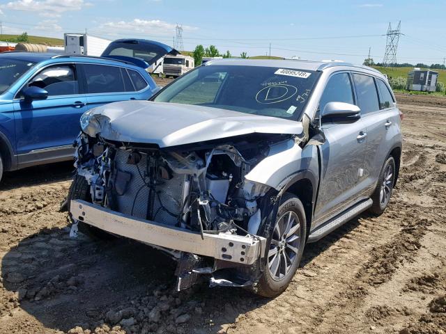 5TDJZRFH7JS854445 - 2018 TOYOTA HIGHLANDER SILVER photo 2