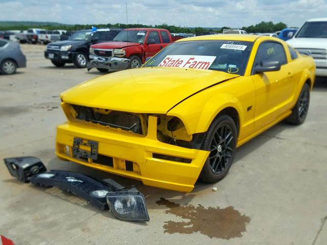 1ZVHT82H665254347 - 2006 FORD MUSTANG GT YELLOW photo 2