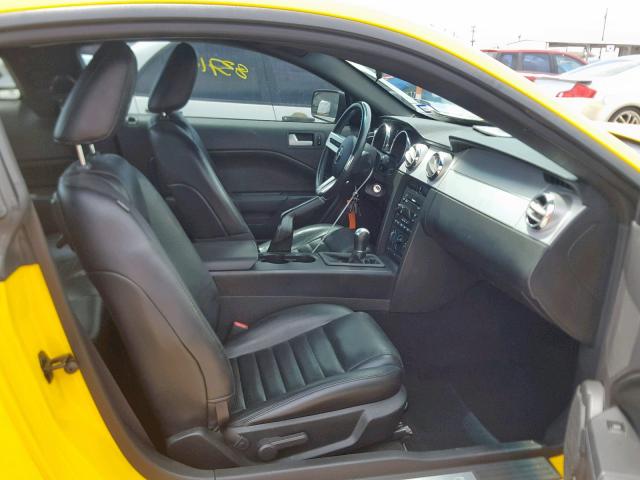 1ZVHT82H665254347 - 2006 FORD MUSTANG GT YELLOW photo 5