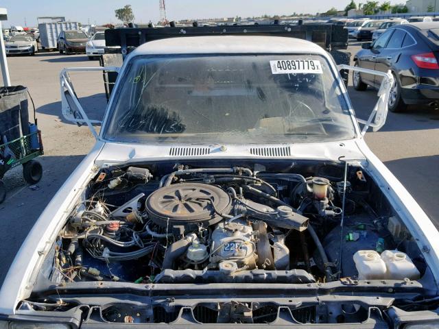 JT4RN44S0C0083820 - 1982 TOYOTA PICKUP 1/2 WHITE photo 7