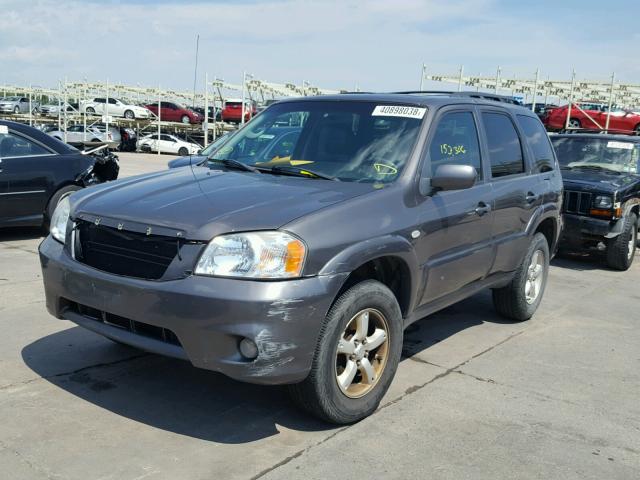 4F2CZ06115KM49573 - 2005 MAZDA TRIBUTE S GRAY photo 2