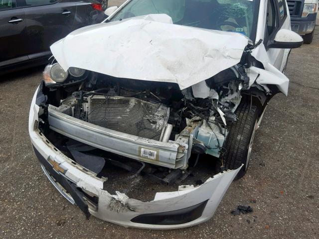 1G1JA6SH4F4141056 - 2015 CHEVROLET SONIC LS 白色 照片 9