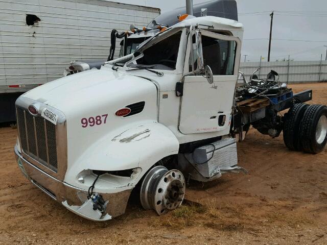 2NP2HN7X3DM187057 - 2013 PETERBILT 337 WHITE photo 2