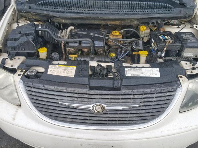 2C4GP44362R519522 - 2002 CHRYSLER TOWN & COU WHITE photo 7