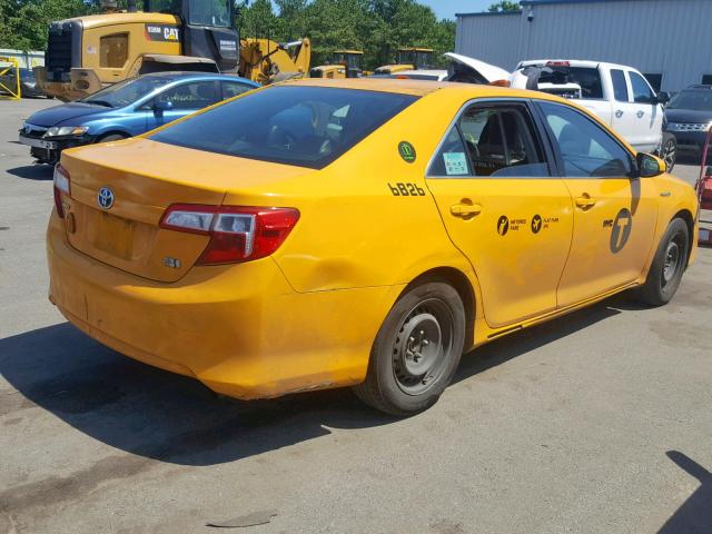 4T1BD1FK5DU084449 - 2013 TOYOTA CAMRY HYBR YELLOW photo 4