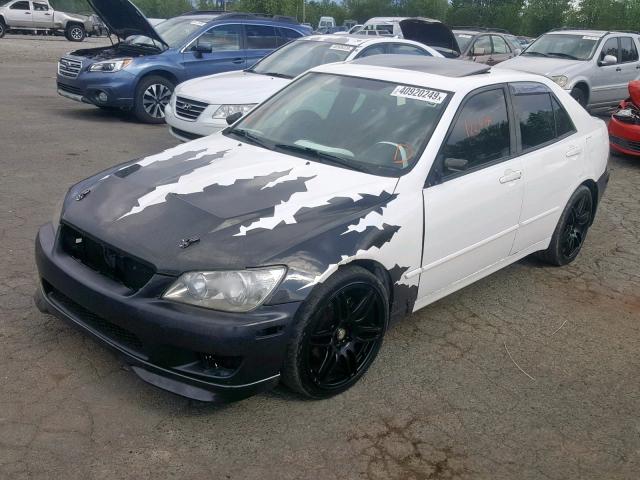 JTHBD192620042505 - 2002 LEXUS IS 300 WHITE photo 2