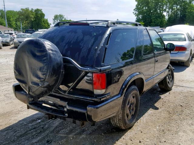 1GNCT18W5WK133599 - 1998 CHEVROLET BLAZER BLACK photo 4