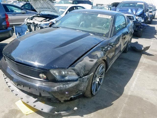 1ZVBP8CH8A5125138 - 2010 FORD MUSTANG GT BLACK photo 2