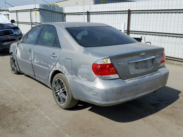 4T1BE30K55U558192 - 2005 TOYOTA CAMRY LE GRAY photo 3