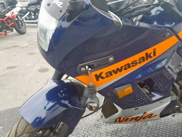 JKAEXMF195DA09639 - 2005 KAWASAKI EX250 F BLUE photo 9