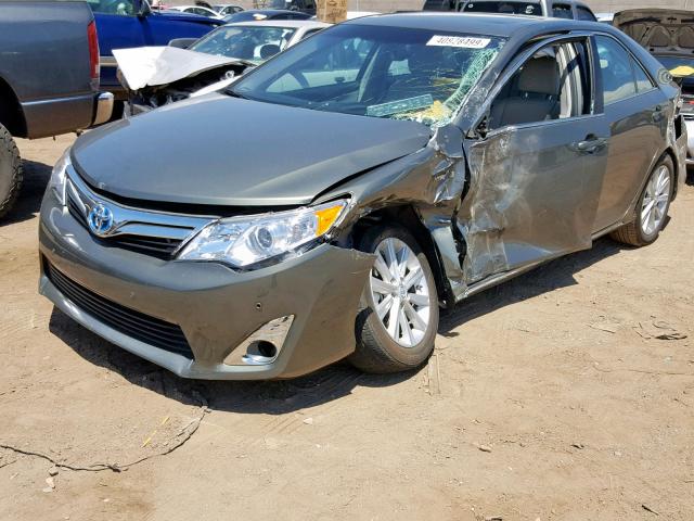 4T1BD1FK9EU113775 - 2014 TOYOTA CAMRY HYBR GREEN photo 2