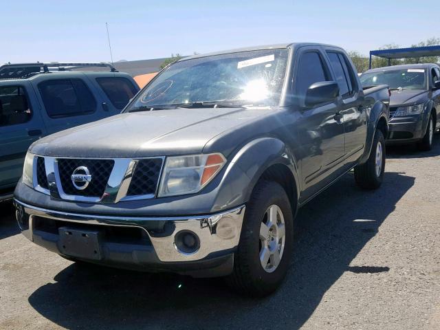 1N6AD07U16C442596 - 2006 NISSAN FRONTIER C GRAY photo 2