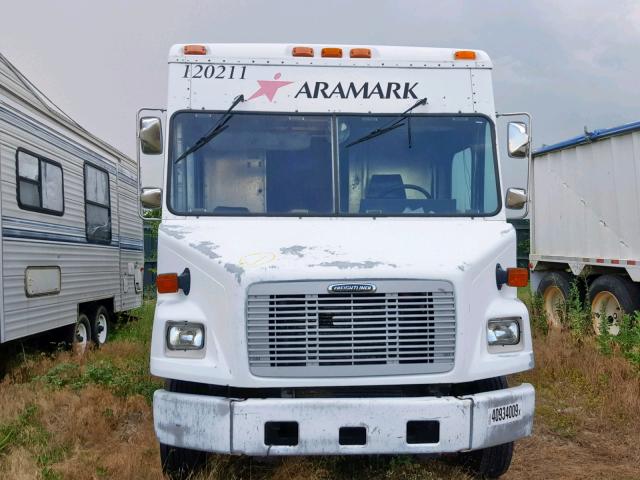 4UZAAPBW42CK21691 - 2002 FREIGHTLINER CHASSIS M WHITE photo 9