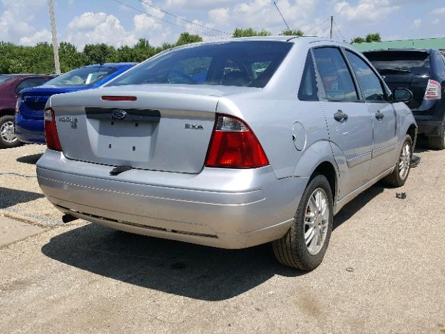 1FAFP34N66W189360 - 2006 FORD FOCUS ZX4 SILVER photo 4