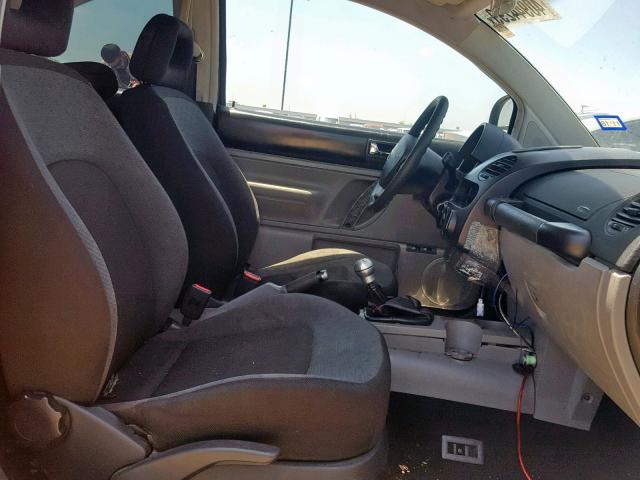 3VWBB61C4WM045489 - 1998 VOLKSWAGEN NEW BEETLE Սև լուսանկար 5