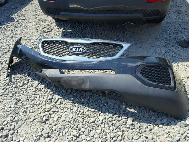 5XYKT3A18BG044642 - 2011 KIA SORENTO BA BLACK photo 9