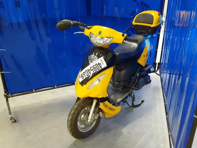 LEHTCB010JR000675 - 2018 OTHER MOPED YELLOW photo 2