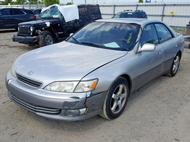 JT8BF28G810310546 - 2001 LEXUS ES 300 SILVER photo 2