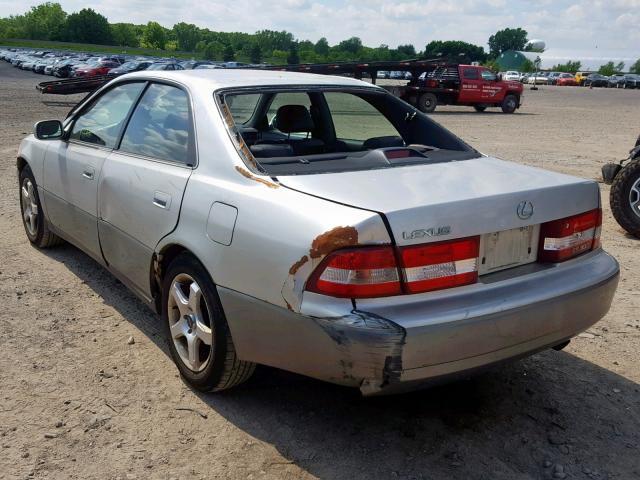 JT8BF28G810310546 - 2001 LEXUS ES 300 SILVER photo 3