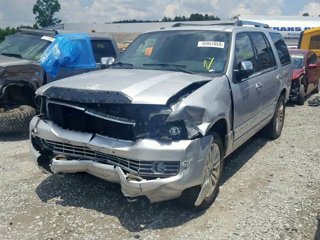 5LMJJ2H59BEJ05650 - 2011 LINCOLN NAVIGATOR SILVER photo 2