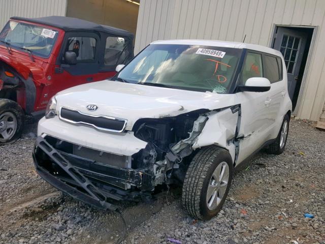 KNDJN2A23F7226843 - 2015 KIA SOUL WHITE photo 2