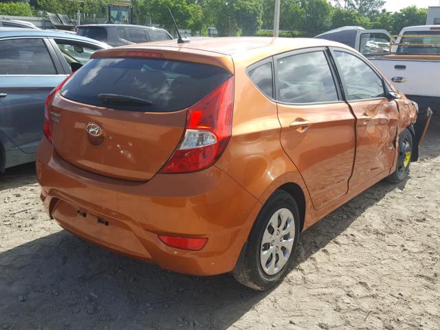 KMHCT5AE6HU327885 - 2017 HYUNDAI ACCENT SE ORANGE photo 4