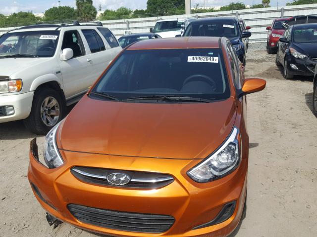 KMHCT5AE6HU327885 - 2017 HYUNDAI ACCENT SE ORANGE photo 9