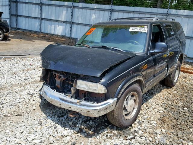 1GNDT13W4W2217148 - 1998 CHEVROLET BLAZER BLACK photo 2