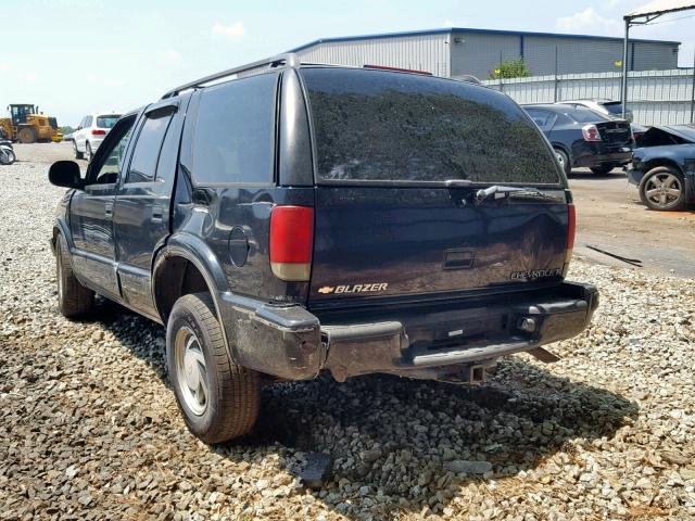 1GNDT13W4W2217148 - 1998 CHEVROLET BLAZER BLACK photo 3