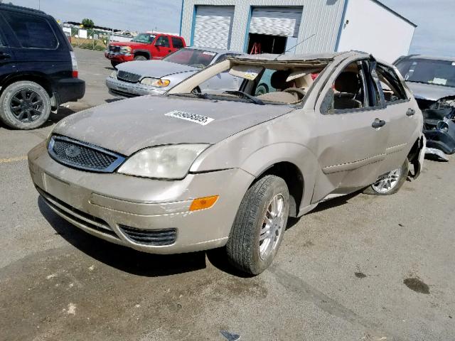 1FAFP34N06W151669 - 2006 FORD FOCUS ZX4 GOLD photo 2