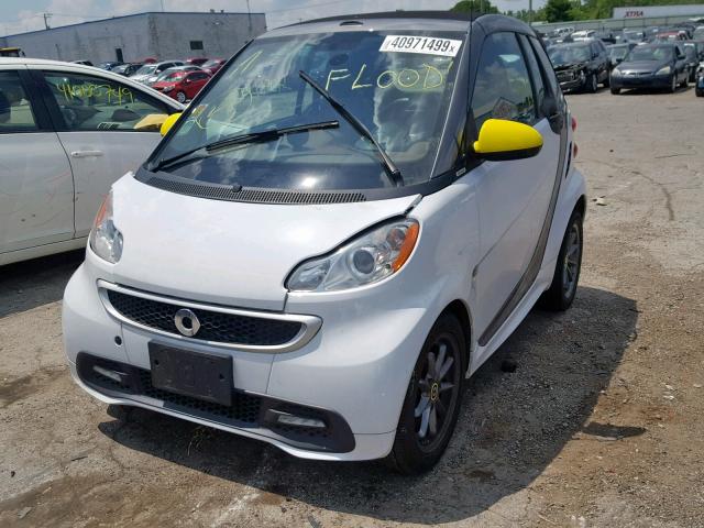 WMEEK3BA0EK742726 - 2014 SMART FORTWO PAS 白色 照片 2