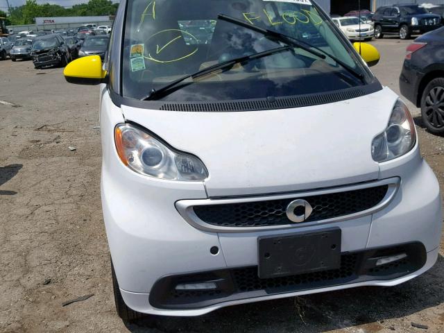 WMEEK3BA0EK742726 - 2014 SMART FORTWO PAS 白色 照片 9