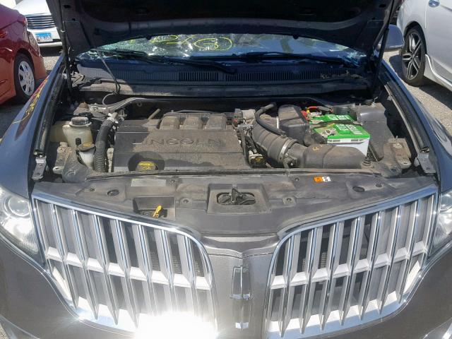 2LMHJ5FR0ABJ04281 - 2010 LINCOLN MKT GRAY photo 7